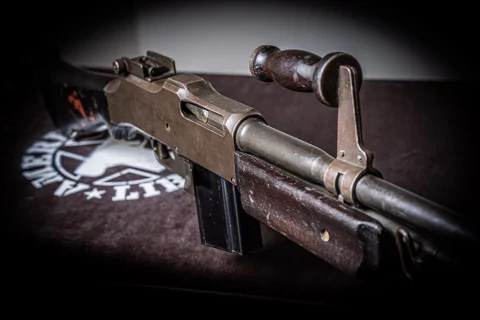 Samonabíjecí puška Browning Automatic Rifle (BAR) 1918A2